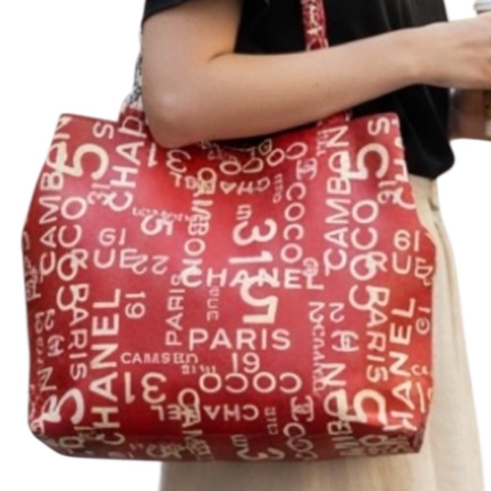 Chanel Red/White Coco Print
Canvas Beach Tote Bag 3 piece Set Authentic